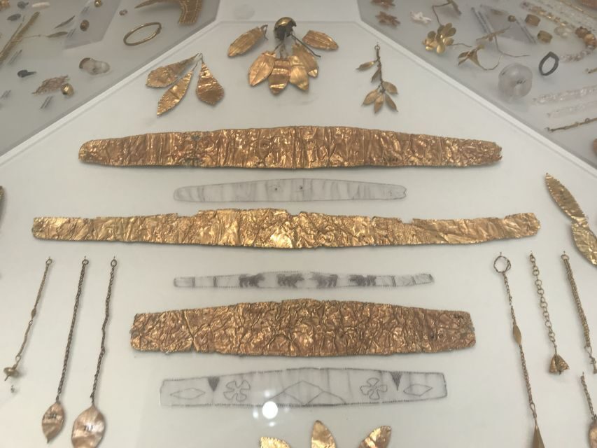 Archaeological Museum of Heraklion: Guided Walking Tour - Comfort, shoes, bags, and camera time inside the galleries