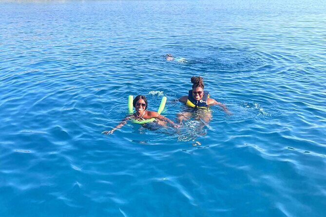 Chania Morning Catamaran Cruise with Premium Lunch & Drinks - Crew and service: why names like Roman, Sakis, and Francisco show up