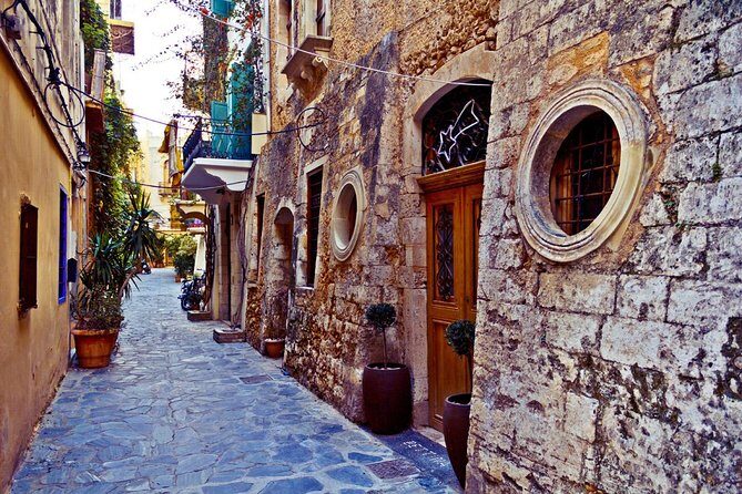 Chania old town and around private tour (price per group of 6) - Souda Shore Excursion: WWII Commonwealth Cemetery and Viewpoint Parks