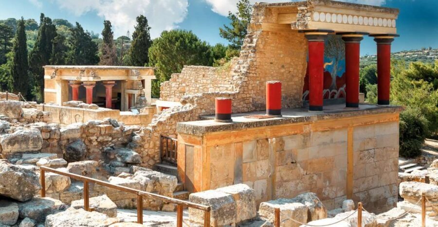 Chania/Rethymno: Knossos Palace & Heraklion City Tour - Heraklion Archaeological Museum: Where the original Minoan art lives