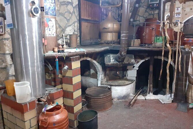 Cretan Wines & Olive oil tour - The treasures of Crete - Optional Stop 4: Thrapsano pottery lab (and why Sunday matters)