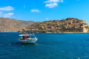 Crete: Day Trip to Agios Nikolaos and Spinalonga Island - Agios Nikolaos lake walk, shopping streets, and a smart lunch rhythm