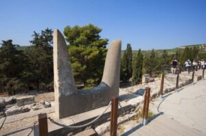 Crete: Knossos Palace and Lassithi Plateau Day Tour - Morning villages, windmills, and the ceramics angle in Psychro