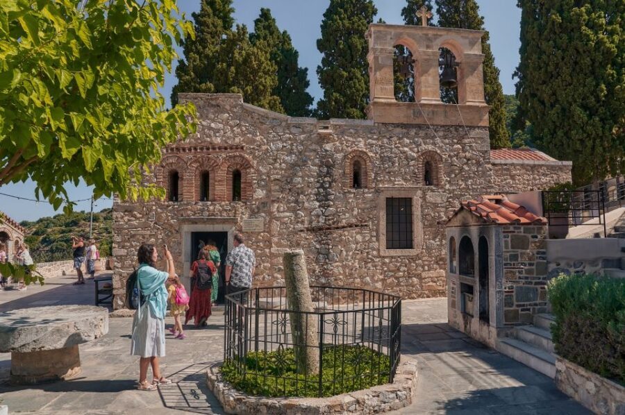 Crete: Knossos Palace and Lassithi Plateau Day Tour - Knossos Palace: the Minoan core you came for