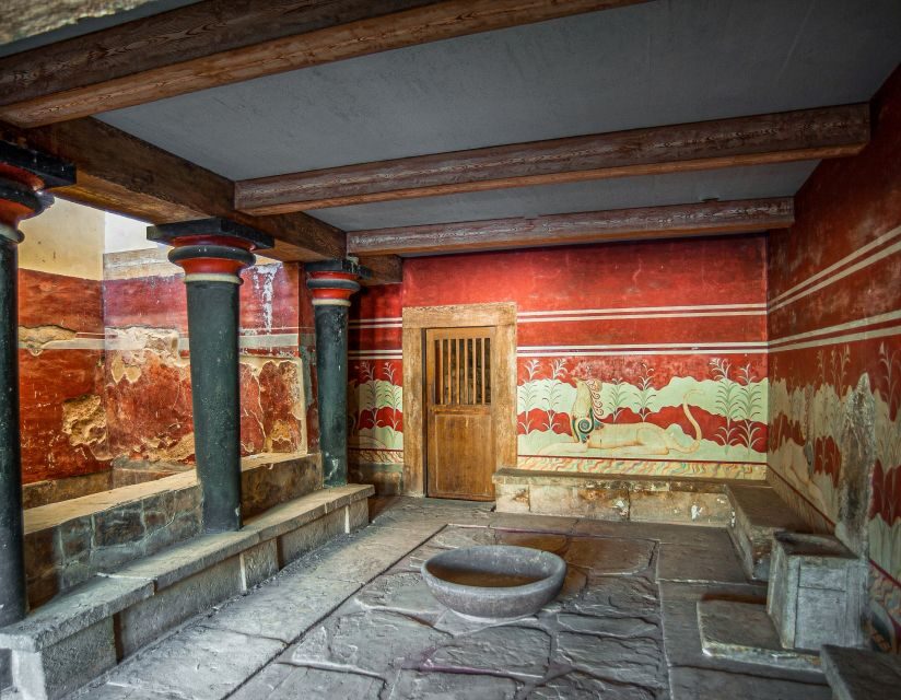 Crete: Knossos Palace, Heraklion City, Market Guided Tour - That in-between stop with snacks and shopping: why it exists, and how to handle it