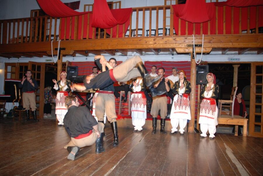 Crete: Traditional Dance Show and Buffet Dinner with Wine - Should you book this Cretan dance and buffet night?