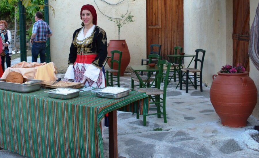 Crete: Traditional Dance Show and Buffet Dinner with Wine - Music and atmosphere: lyre and bouzouki does more than soundtrack