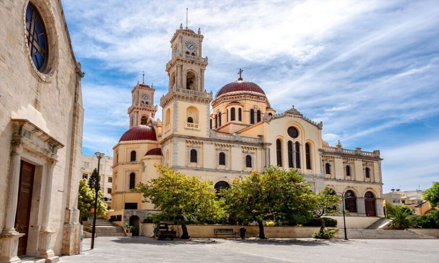 Day Trip To Heraklion City Center & Market & CretAquarium - Getting there easy: hotel pickup and coach timing
