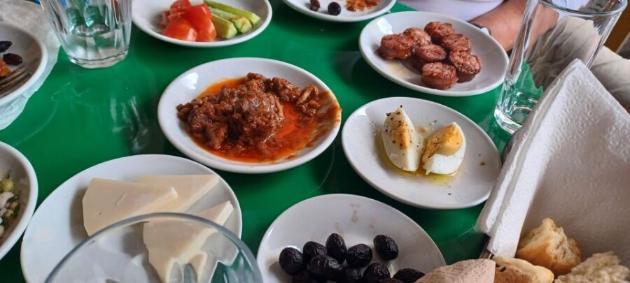 Food Tour in Heraklion – Discover Cretan Flavors - Venetian harbor and Koules Fortress: history you can taste