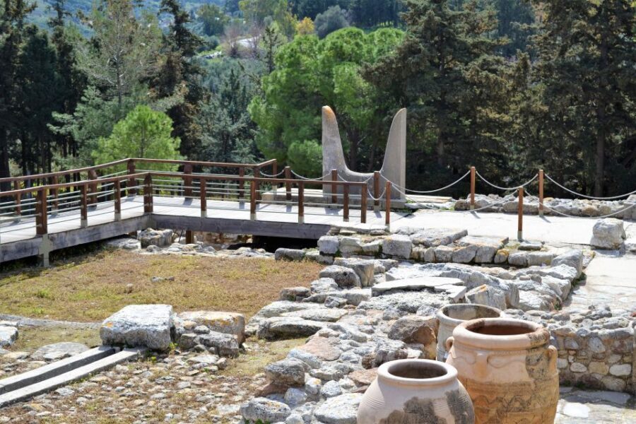 From Chania: Full-Day Heraklion Highlights Guided Tour - Knossos Palace: ruins plus myth, guided in a way you can follow