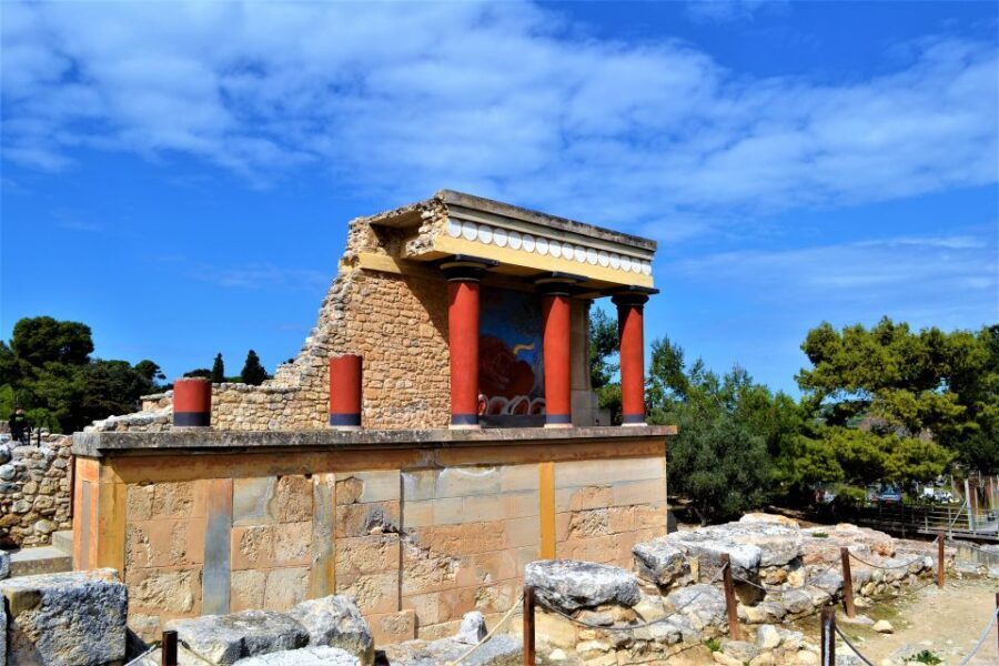 From Chania: Full-Day Heraklion Highlights Guided Tour - The drive from Chania: Minotaur stories, USB ports, and real breaks from guesswork
