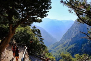 From Chania/Kalyves: Full-Day Samaria Gorge Hiking Day Trip - Bus comfort from Chania/Kalyves to Omalos (and why it matters)