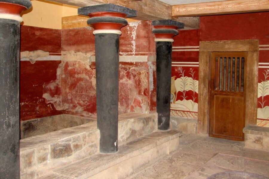 From Rethymno: Knossos Palace and Heraklion Guided Tour - Knossos Palace: your guided walk through the Labyrinth