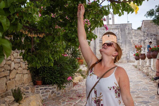 Gastronomy tour and wine tasting in traditional villages - A practical way to see more than Chania’s center