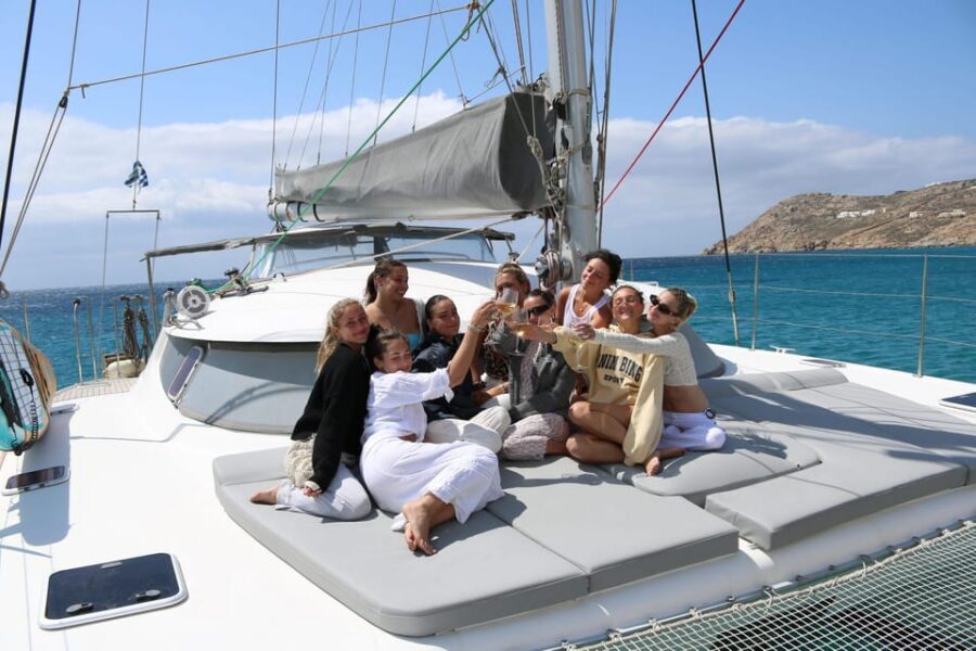 Heraklion: Dia Island Luxury Catamaran Cruise with Meal - From Cafe Marina to the Catamaran: Getting There Without Panic