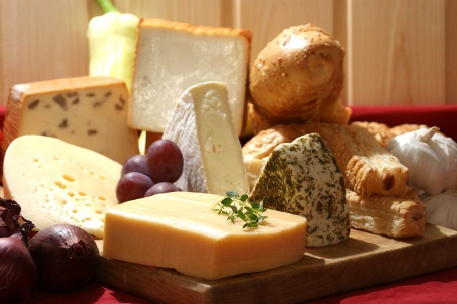 Heraklion: Food Tastings Walking Tour - Ending at Rocca a Mare Fortress