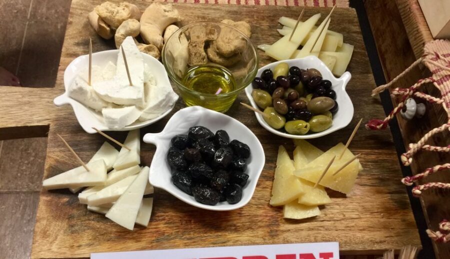 Heraklion: Food Tastings Walking Tour - Agios Minas Cathedral pause and tea break