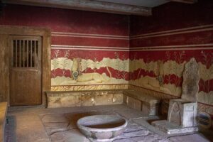 Heraklion Highlights: Knossos, Museum & Historic City Drive - Inside the Heraklion Archaeological Museum: Minoan art you can follow at your pace