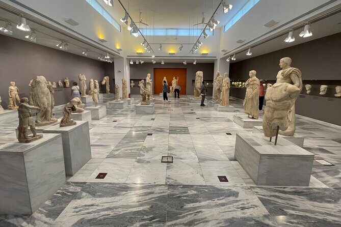 Heraklion Highlights: Knossos, Museum & Historic City Drive - Knossos at a calmer pace: ticket help and what to watch for