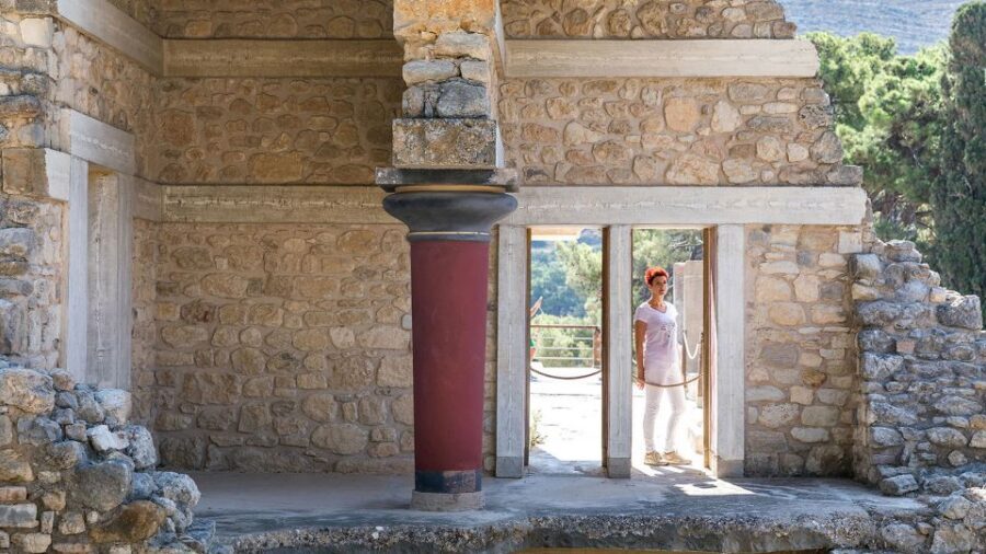 Heraklion: Knossos Private Guided Tour & Skip-the-Line Entry - The Minos Throne and the Pasiphae Dolphin Apartment