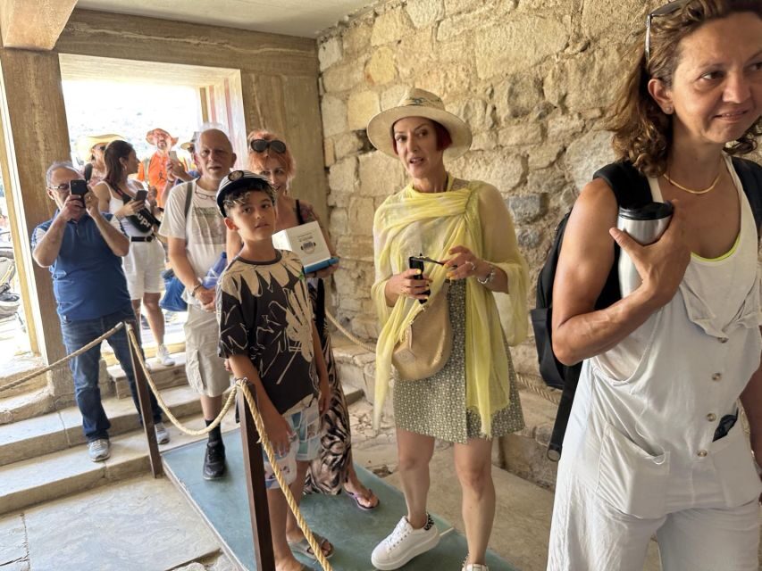 Heraklion: Knossos Private Guided Tour & Skip-the-Line Entry - Getting There: Local Bus vs Taxi vs Optional Transfers