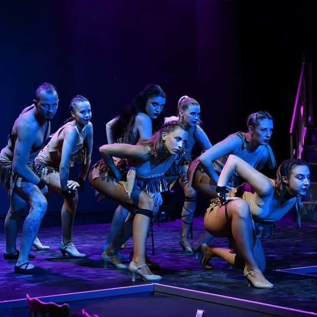 Hersonissos: Alar Spectacular Dinner Show - Your evening flow: from express entry to the post-show DJ