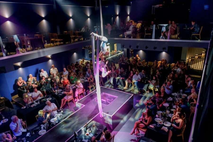 Hersonissos: Alar Spectacular Dinner Show - Service that sets the tone: friendly staff and a fun room