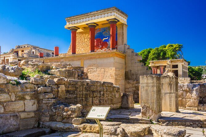 Hop-On Hop-Off Sightseeing Bus Tour in Heraklion - Audio, earphones, and stop signs: what works and what to watch