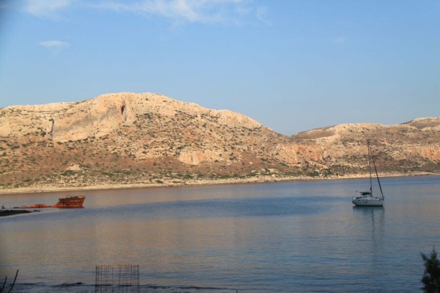 Kissamos: Balos and Gramvousa Private Sailing Trip with Meal - Sailing between stops: seeing sails in action and dealing with bumpy water