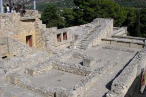 Knossos & Archaeological Museum Shared Guided Tour from Chania - Knossos Archaeological Site: myths + a guided route you can follow