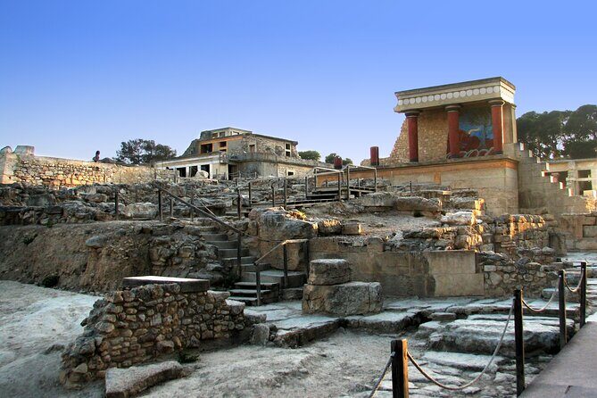 Knossos & Heraklion Tour with Professional Certified Guide - Comfort and group logistics on the bus