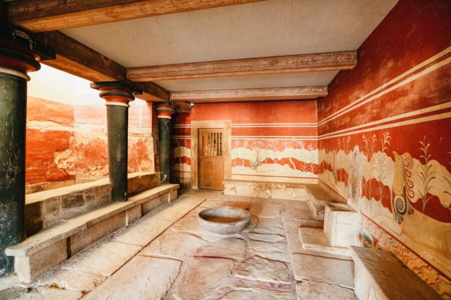 Knossos: Knossos Palace Skip-the-Line Guided Walking Tour - Walking the palace plan: Minos, courts, frescoes, workshops