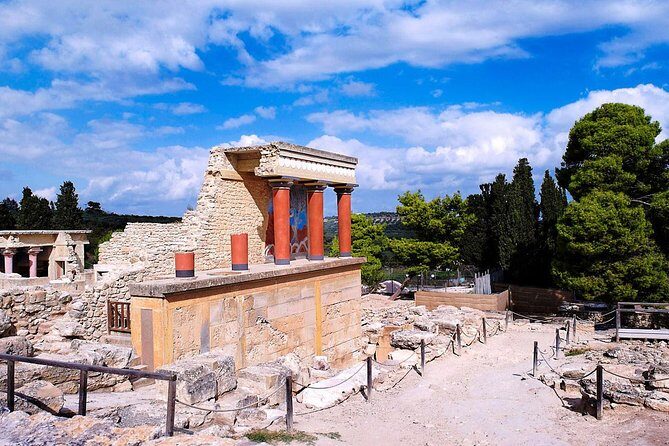 Knossos Palace and Arch. Museum of Heraklion Tour - Meeting at Knossos: the 11:00 start and how the guide keeps you on track