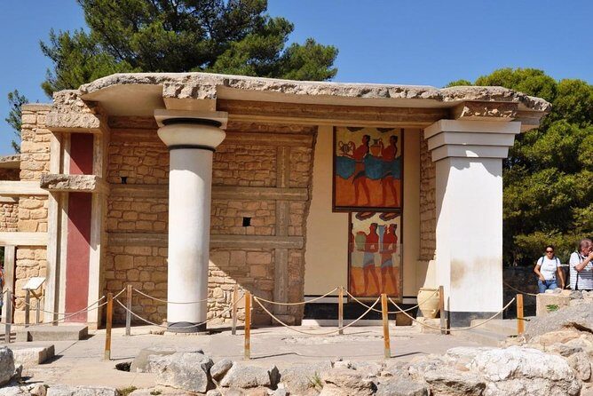 Knossos Palace guided tour - Heraklion City tour + market - Archaeological Museum option in Heraklion: worth it if you love context
