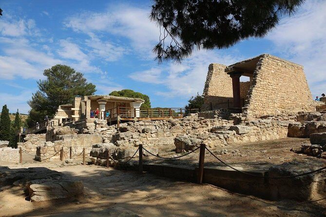 Knossos Palace Guided Walking Tour - Weather-dependent days: plan around the fact that Knossos is outdoors
