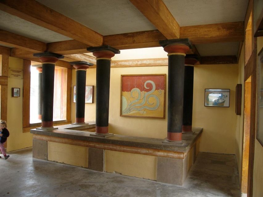 Knossos Palace & Heraklion Full-Day Tour from Chania Area - Heraklion free time: lunch, raki, and getting your bearings in the capital