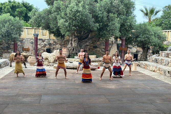 Minoan Day Experience - What happens before the show: bread, olives, salad, and drinks