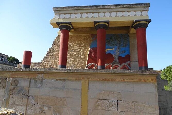 PRIVATE-Knossos Palace-Zeus Cave-Olive Oil Tasting-Old Villages - Stop 1: Heraklion drive-by and a calm start
