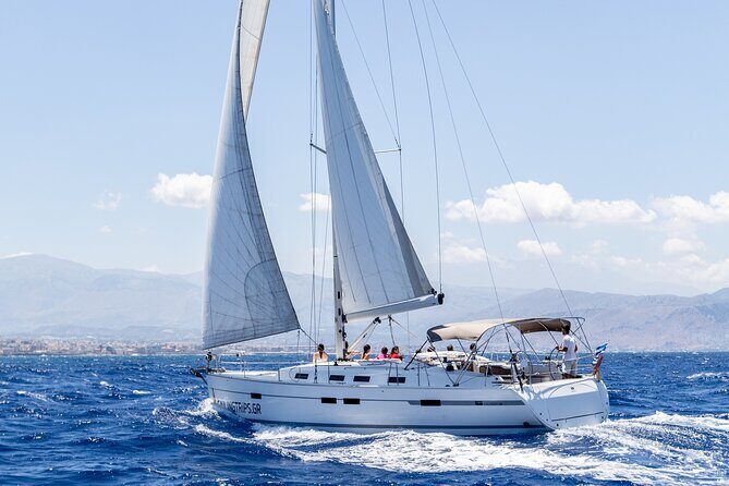 Private Luxury Sailing Trips to Dia Island - What’s on board to eat and drink: fruit platter, wine, and optional lunches