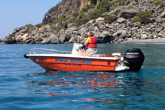 RENT A BOAT 5,5m-30hp LICENCE FREE MARATHI - Licence-free 30hp in Crete: why this feels special
