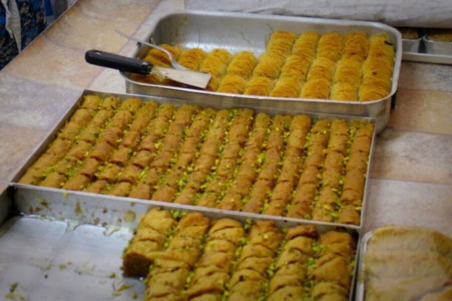 Rethymno: Old Town Walking Tour with Meal - The honey, olive oil, and raki tasting lesson you’ll actually use
