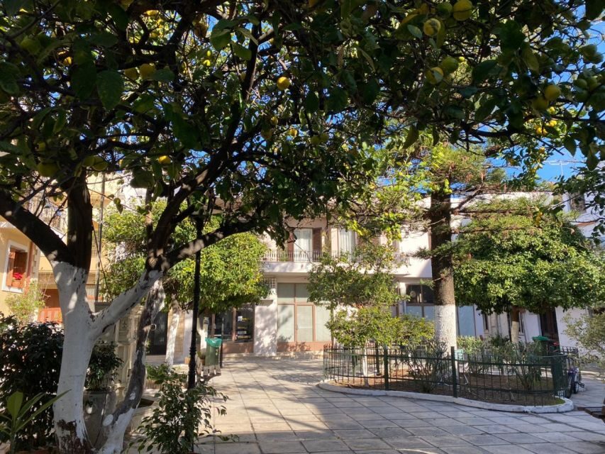Rethymno: Old Town Walking Tour with Meal - Lunch in an Ottoman-style inner garden under lemon trees