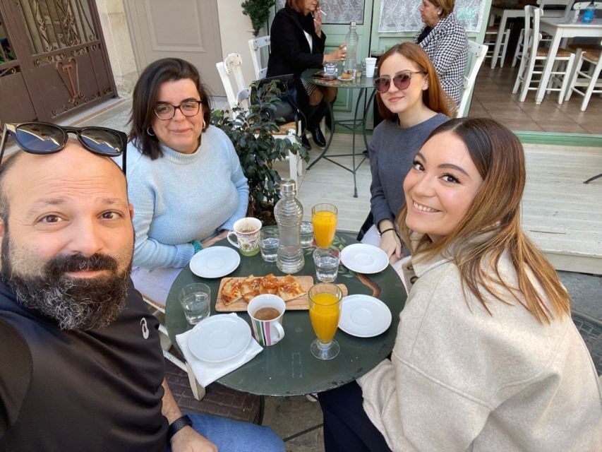 Rethymno: Old Town Walking Tour with Meal - How the guide shapes the whole experience