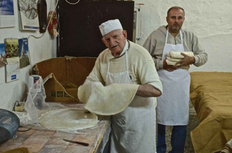 Rethymno: Old Town Walking Tour with Meal - The route starts at Gerakari 4, so you can meet up fast