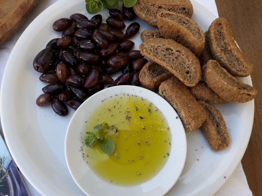 Rethymno: Olive Oil Tasting with Cretan Food Pairing - From the Valide meeting point to the grove in Rethymno