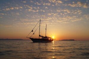 Sailing Trips with Cretan Sailing - How the 11:30 schedule plays out on the water