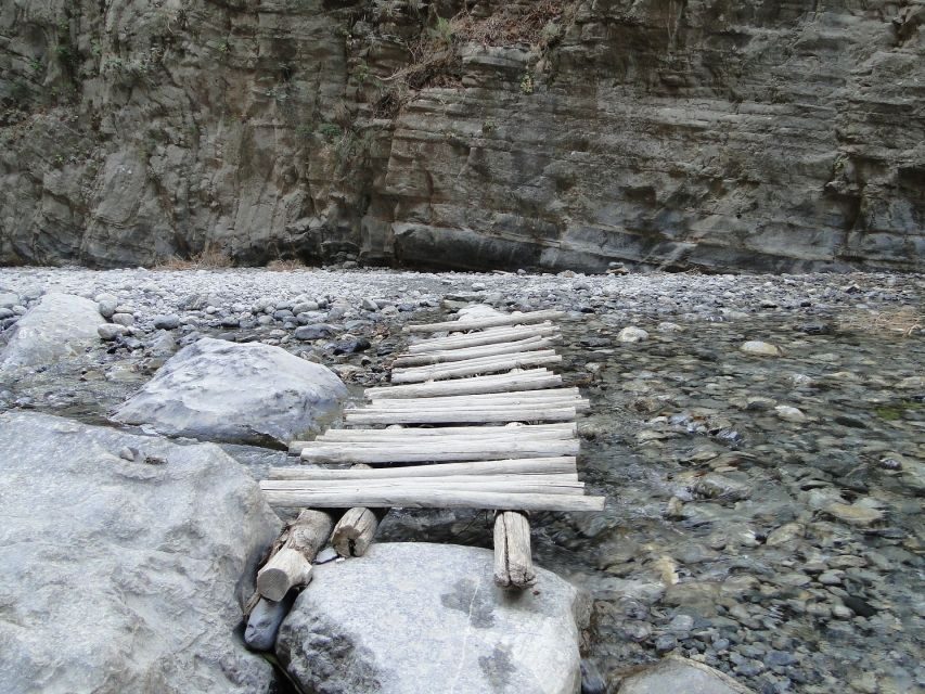 Samariá Gorge Hike: Day Excursion from Chania - Entering the gorge: what the guide brings to the walk