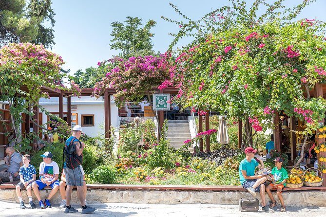 The Palace of Knossos with Skip-the-Line Ticket - Headsets for Groups Over 6: Small Detail, Big Comfort