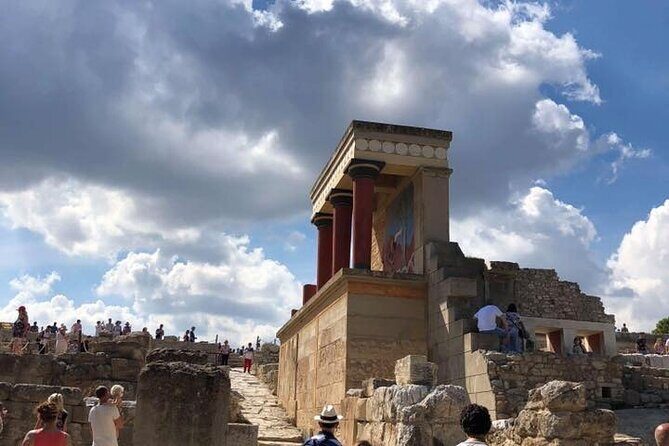 WeGuide Knossos palace - Timing and the fixed 11:00 am start: plan like a local